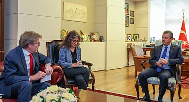 Özgür Özel, Hugh Williamson ile görüştü