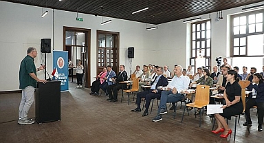 Veteriner hekimler, sokak hayvanları konusunu Mudanya'da masaya yatırdı 