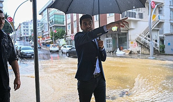 Yağış Tuzla çevresinde etkili oldu... AKOM: Yağışlar, pazartesi öğleye kadar kuvvetli şekilde aralıklarla devam edecek