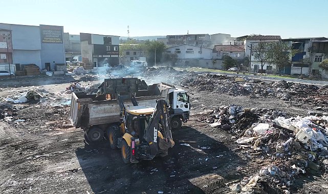 Buca Belediye Başkanı Duman, uyarılara rağmen moloz dökenleri uyardı: Buca’yı kirletenlerin gözünün yaşına bakmayacağız