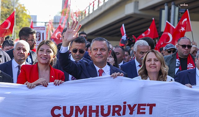 Cumhuriyet Bayramı kutlanıyor... CHP, 101’inci yılda Anıtkabir’e yürüdü