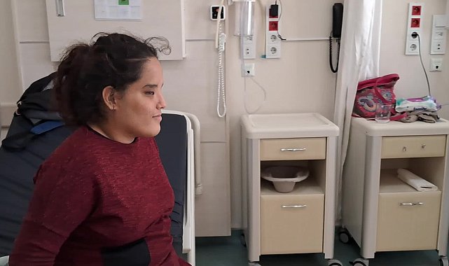 Evi olmadığı için 28 gündür Kepez Devlet Hastanesi’nde yaşayan aile yardım bekliyor