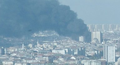 Gaziosmanpaşa'da fabrika deposunda yangın