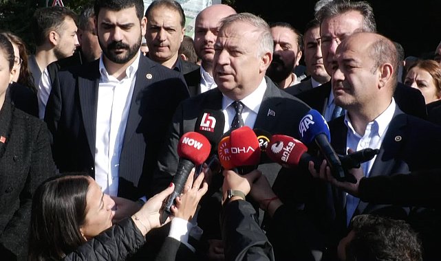 Gökan Zeybek’ten Emniyet önünde Ahmet Özer’e destek açıklaması: “Siyasetin mahkemelerde dizayn edilme dönemi artık bitti”