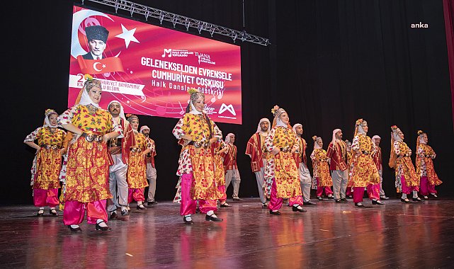 Mersin’de “Gelenekselden Evrensele Cumhuriyet Coşkusu” halk gösterisi düzenlendi