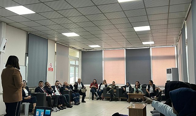 Adana Büyükşehir Belediyesi otobüsü şoförleri, kadına yönelik şiddet başlığında bilgilendirildi