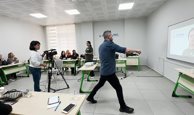 Adıyaman Belediyesi’nin 04.17 Belgesel Film Atölyesi’nde kamera eğitimleri başladı