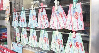 Aksaray'da piyango bayiliği yapan Yüksel Yiğit'ten vatandaşlara 'sahte bilet' uyarısı: 