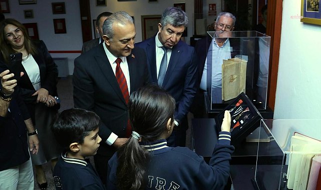 “Belgelerle ve Resimlerle Atatürk” sergisi, Çevre Koleji’nde ziyaretçilerini ağırlıyor