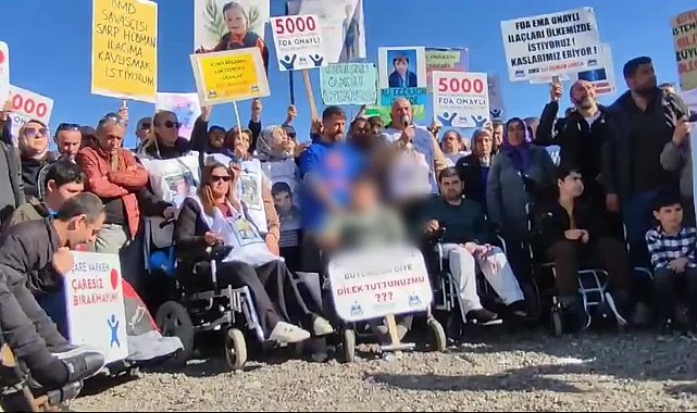 DMD hastası çocukların aileleri Sağlık Bakanlığı önünde eylem yaptı: ''Yaşam hakkı kutsal olan evlatlarımız için son nefesimize kadar mücadelemizi sürdüreceğiz''