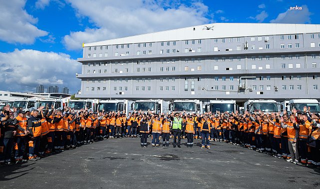 Esenyurt Belediyesi’nin kayyumu Ahmet Özer'in 22 gün önce onay verdiği konteyner ihalesini iptal etti