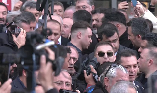 Kemal Kılıçdaroğlu, savunmasını tamamlamasının ardından Özgür Özel ile beraber adliyeden ayrıldı