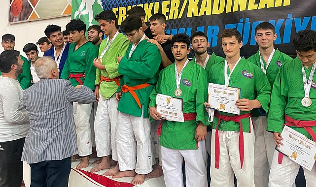 Kuraş Büyük Kadınlar ve Erkekler Takım Müsabakaları'nda Bursa İl Karması, Türkiye şampiyonu oldu