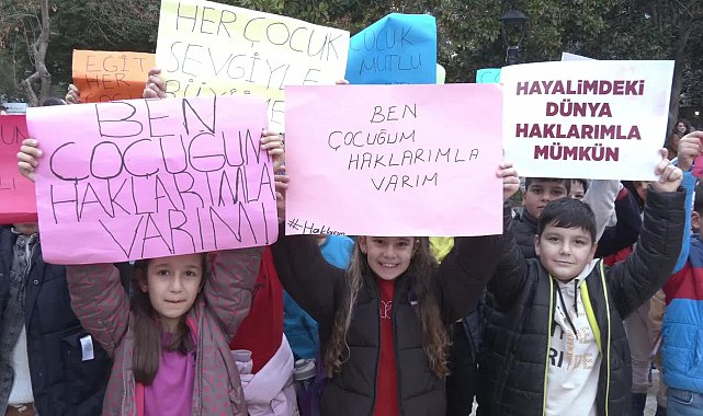 Manisa'da çocuklar hakları için yürüdü