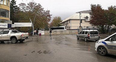 Tunceli Belediyesi girişi beton bariyerlerle kapatıldı