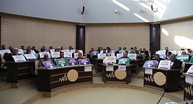 Van Meclisi'nde Kayyum Krizi: DEM Parti Protesto Etti, AK Partililer Salonu Terk Etti