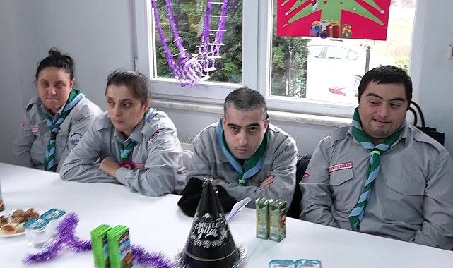 Büyükçekmece Belediye Başkanı Akgün ve engelli öğrenciler 2024'ün son gününde ağaç dikti