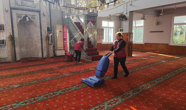 Ceyhan Belediyesi’nden ilçedeki camilerde temizlik çalışması