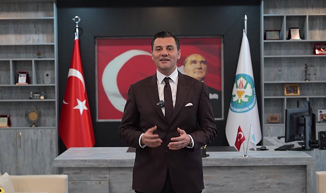 Ferdi Zeyrek’ten yeni yıl mesajı: “Geçim sıkıntısının halkımızı ezmediği, güvenle yaşadığımız, yüzlerin güldüğü bir 2025 yılı temenni ediyorum”