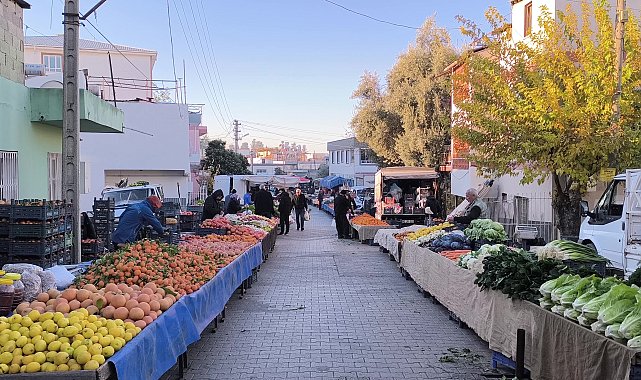 Pazara alışverişe gelen vatandaş: