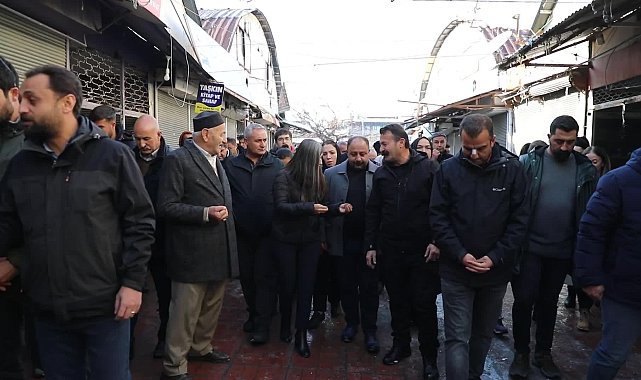 Van Büyükşehir Belediye Eş Başkanı Şedal, yangından zarar gören esnafı ziyaret etti