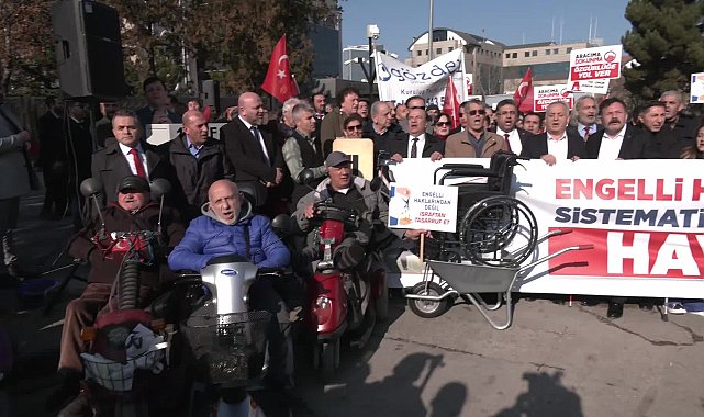 Engellilerden 'araç' protestosu...Memur-Sen Engelli Komisyonu Başkanı Dönmez: Engellilerin yola çıkma özgürlüklerini ellerinden aldınız, size mutluluklar diliyorum