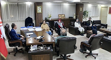 Fatih Erbakan, Erdoğan'a 'İsrail'le ticaret' protestosu nedeniyle tutuklanıp serbest bırakılan gençlerle bir araya geldi