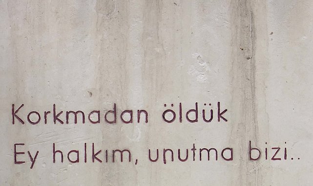 Gazeteci Uğur Mumcu, 32'nci ölüm yıldönümünde mezarı başında anıldı