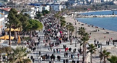 İstanbullular, güneşli havayı, Büyükçekmece sahillerinde değerlendirdi 