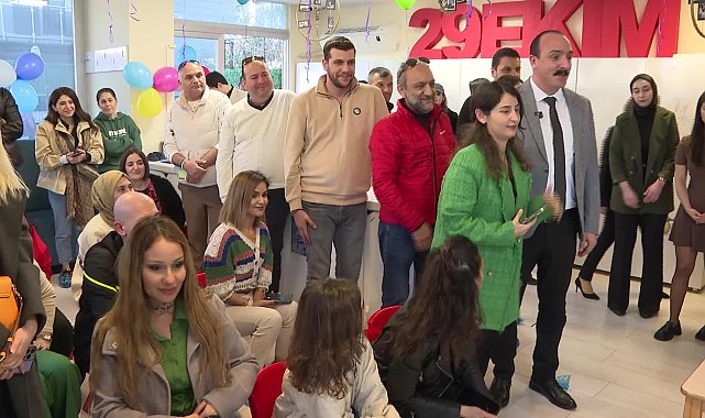 Konyaaltı Belediye Başkanı Kotan, minik öğrencilerin karne heyecanına ortak oldu