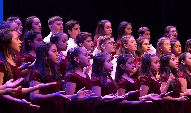 Lüleburgaz Yıldızları Sanat Akademisi’nde yılın ilk konseri verildi