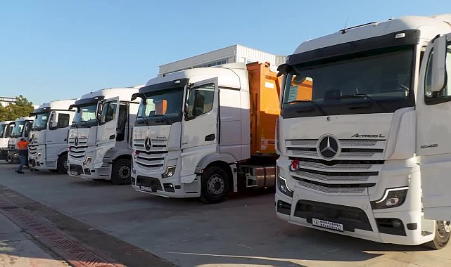 Muratpaşa Belediyesi, araç filosunu, 4 TIR ve 2 çöp kamyonuyla güçlendirdi