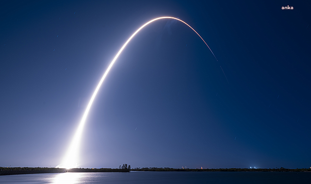 SpaceX, Ay’da incelemelerde bulunacak iki yeni aracı uzaya fırlattı