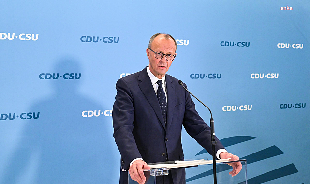 Almanya'da Başbakan adayı Merz, protesto gösterilerinin ardından aşırı sağcı AfD ile iş birliği konusunda geri adım attı