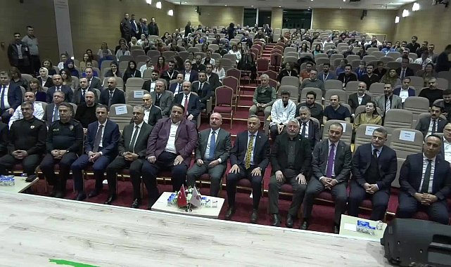 CHP Çorum Milletvekili Mehmet Tahtasız, üniversitedeki açılış programında kendisine söz hakkı tanınmamasına tepki göstererek salonu terk etti