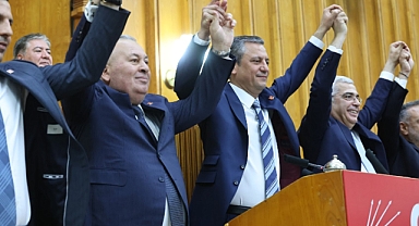 Demokrat Parti'den istifa eden milletvekilleri Cemal Enginyurt ile Salih Uzun CHP'ye katıldı