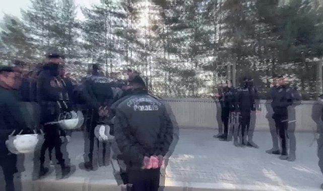 Gaziantep Organize Sanayi Bölgesi'nde işçilerin eylemi sürüyor
