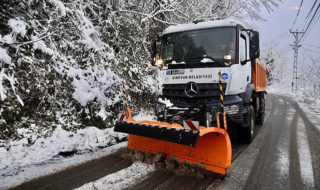 Giresun Belediyesi ekipleri, kar yağışının ardından sahadaydı
