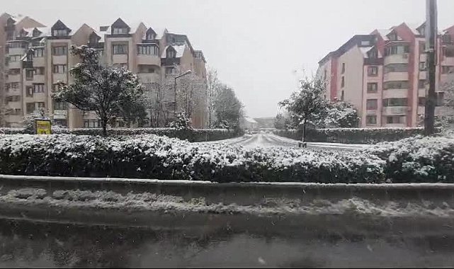 İstanbul Valiliği: Kar yağışının etkili olduğu 7 ilçede eğitime bir gün ara verilmiştir