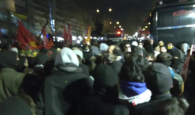 Ekrem İmamoğlu'nun gözaltına alınması Ankara'da protesto edildi... Polis göstericilere müdahale etti