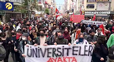 Ekrem İmamoğlu'nun tutuklanması ardından yüz binlerce İzmirli, Gündoğdu Meydanı'na yürüdü