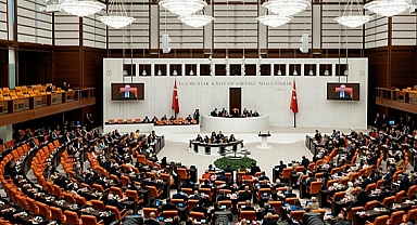 Emeklilerin bayram ikramiyesinin 4 bin liraya yükseltilmesini içeren kanun teklifi TBMM Genel Kurulu'nda kabul edildi