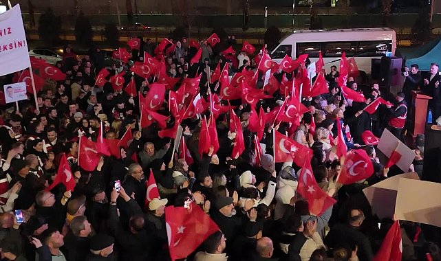 Giresun'da binlerce yurttaş yağmur altında gözaltıları protesto etti