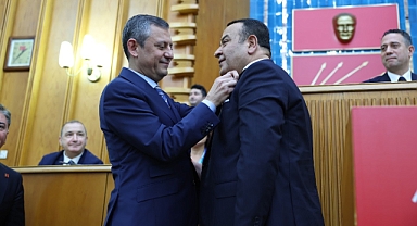 İYİ Parti'den istifa eden Bağımsız Ankara Milletvekili Adnan Beker CHP'ye katıldı