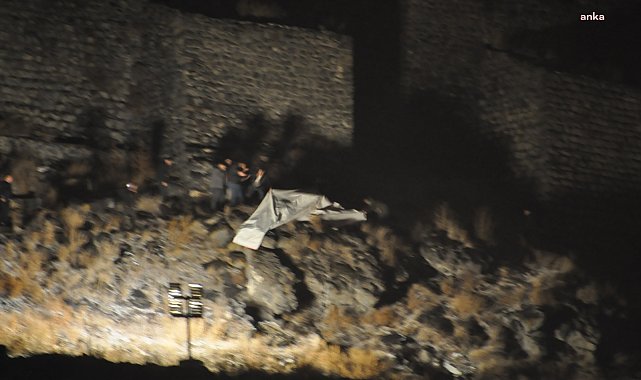 Kars Kalesine İmamoğlu’nun posterini asan 3 genç serbest bırakıldı