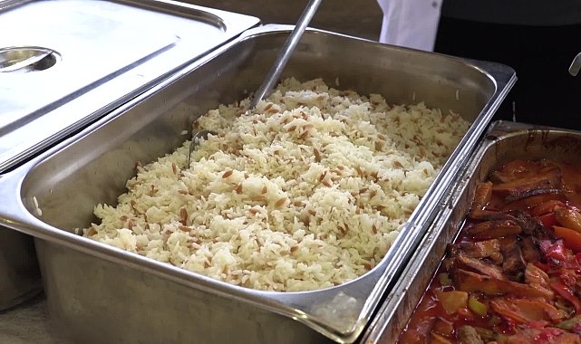 Konak’ta ilk iftar… Konak Belediye Başkanı Mutlu: