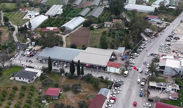 Konyaaltı Belediye Başkanı Kotan, Çakırlar Kapalı Pazar Yeri’nde vatandaşlar ile buluştu
