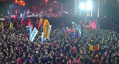  Özgür Özel: ''Erdoğan o gün, Saraçhane'nin mağduruydun, bugün Saraçhane'nin zalimi olmaya utanmıyor musun?''