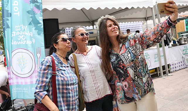 14. Alaçatı Ot Festivali’nin ilk günü renkli görüntülere sahne oldu