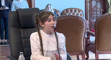 23 Nisan’da çocuklar, Mansur Yavaş’ın koltuğuna oturdu 